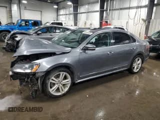 ✅ 2015 Volkswagen Passat SE • VIN: 1VWBT7A39FC006207 • Лот: 92589405. Опубликован ранее на Copart с пробегом 173 378 миль. Бесплатный доступ к архиву аукционных продаж из США и подробный отчёт об истории автомобиля на DreamBid. Изображение 1.