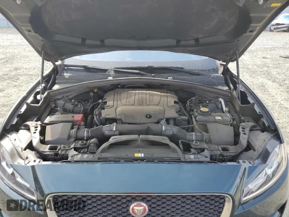 ✅ 2017 Jaguar F-Pace 35t Premium • VIN: SADCJ2BV6HA082017 • Лот: 82745665. Опубликован ранее на Copart с пробегом 127 605 миль. Бесплатный доступ к архиву аукционных продаж из США и подробный отчёт об истории автомобиля на DreamBid. Изображение 12.