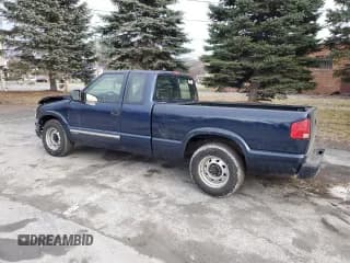 ✅ 2003 Chevrolet S-10 LS • VIN: 1GCCS19H338211799 • Лот: 85880834. Опубликован ранее на Copart с пробегом 190 948 миль. Бесплатный доступ к архиву аукционных продаж из США и подробный отчёт об истории автомобиля на DreamBid. Изображение 2.