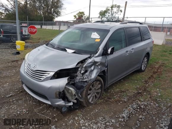 ✅ 2017 Toyota Sienna XLE • VIN: 5TDDZ3DC9HS152414 • Лот: 43638632. Опубликован ранее на IAAI с пробегом 148 717 миль. Бесплатный доступ к архиву аукционных продаж из США и подробный отчёт об истории автомобиля на DreamBid. Изображение 17.