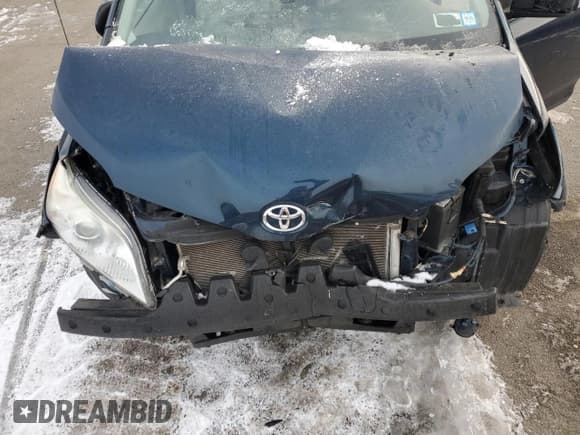 ✅ 2011 Toyota Sienna XLE • VIN: 5TDDK3DC2BS023443 • Lot: 88552205. Listed on Copart with Not provided. Free auction sales archive from the USA and detailed vehicle history report at DreamBid. Image 12.