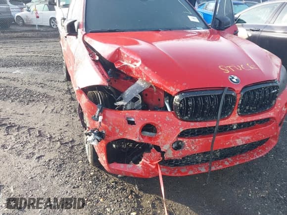 ✅ 2017 BMW X5 M • VIN: 5YMKT6C52H0U38743 • Lot: 41353030. Wystawiony na IAAI z przebiegiem Nie podano. Bezpłatny archiwum sprzedaży aukcyjnych z USA i szczegółowy raport historii pojazdu na DreamBid. Zdjęcie 6.