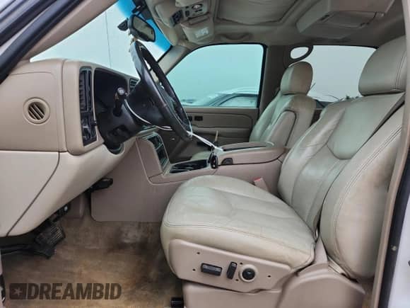 2004 Chevrolet Suburban LT z VIN 3GNFK16Z04G343030, wystawiony jako Copart lot #63795145 z przebiegiem 295 388 mil mil oraz Szkoda całkowita • Salvage title. Historia ofert i sprzedaży dostępna na DreamBid. Obrazek 7.