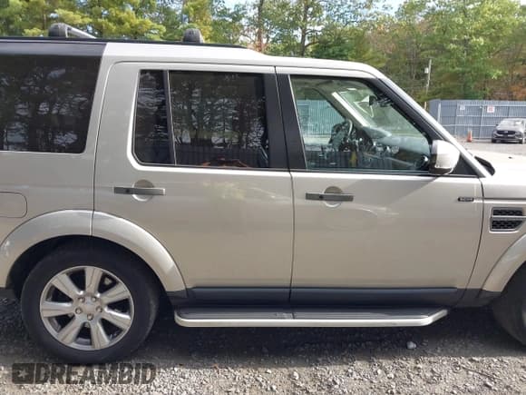 ✅ 2015 Land Rover LR4 HSE • VIN: SALAG2V68FA776316 • Лот: 43380435. Опубликован ранее на IAAI с пробегом 154 028 миль. Бесплатный доступ к архиву аукционных продаж из США и подробный отчёт об истории автомобиля на DreamBid. Изображение 13.