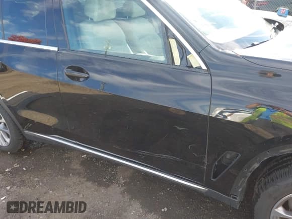 ✅ 2019 BMW X5 xDrive40i • VIN: 5UXCR6C50KLL09044 • Lot: 43562307. Wystawiony na IAAI z przebiegiem 84 568 mil. Bezpłatny archiwum sprzedaży aukcyjnych z USA i szczegółowy raport historii pojazdu na DreamBid. Zdjęcie 18.