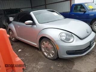 ✅ 2013 Volkswagen Beetle 2.5L • VIN: 3VW5X7AT7DM816111 • Lot: 41556528. Wystawiony na IAAI z przebiegiem 123 133 mil. Bezpłatny archiwum sprzedaży aukcyjnych z USA i szczegółowy raport historii pojazdu na DreamBid. Zdjęcie 1.