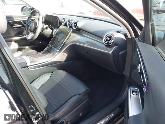 ✅ 2023 Mercedes-Benz C 300 • VIN: W1KAF4GB7PR068373 • Лот: 42987324. Опубликован ранее на IAAI с пробегом 28 956 миль. Бесплатный доступ к архиву аукционных продаж из США и подробный отчёт об истории автомобиля на DreamBid. Изображение 5.