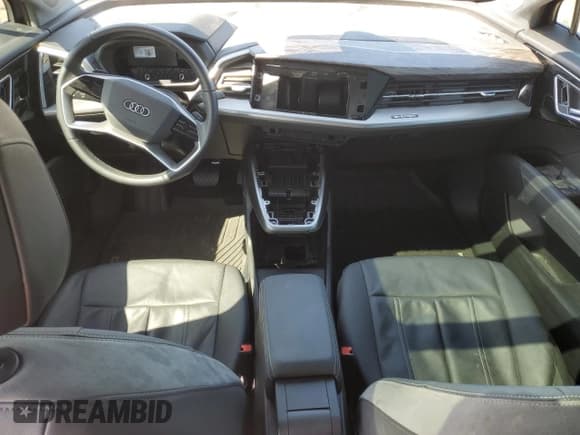 ✅ 2023 Audi Q4 e-tron Premium Plus • VIN: WA1BCBFZ7PP018234 • Lot: 63226835. Wystawiony na Copart z przebiegiem Nie podano. Bezpłatny archiwum sprzedaży aukcyjnych z USA i szczegółowy raport historii pojazdu na DreamBid. Zdjęcie 8.