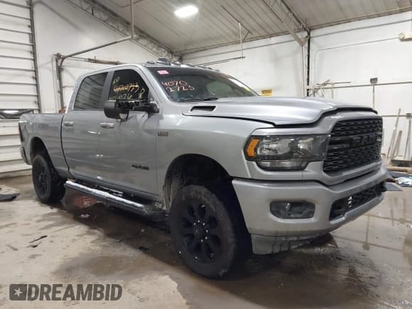 ✅ 2022 Ram 2500 Big Horn • VIN: 3C6UR5DJ7NG216185 • Lot: 41271076. Wystawiony na IAAI z przebiegiem 35 683 mil. Bezpłatny archiwum sprzedaży aukcyjnych z USA i szczegółowy raport historii pojazdu na DreamBid. Zdjęcie 1.