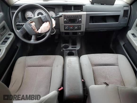 2008 Dodge Dakota SLT z VIN 1D7HE48NX8S505786, wystawiony jako Copart lot #86113494 z przebiegiem 128 937 mil mil oraz Szkoda całkowita • Salvage title. Historia ofert i sprzedaży dostępna na DreamBid. Obrazek 8.