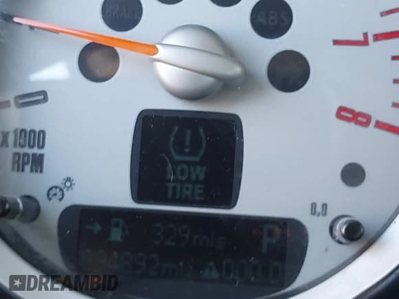 ✅ 2010 MINI Hardtop S • VIN: WMWMF7C51ATZ72851 • Lot: 42951800. Wystawiony na IAAI z przebiegiem 94 892 mil. Bezpłatny archiwum sprzedaży aukcyjnych z USA i szczegółowy raport historii pojazdu na DreamBid. Zdjęcie 7.