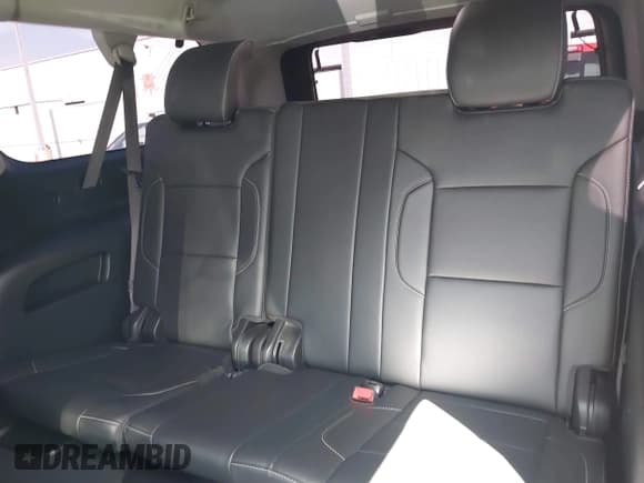 ✅ 2020 Chevrolet Suburban LT • VIN: 1GNSCHKC4LR154126 • Lot: 41636948. Wystawiony na IAAI z przebiegiem 190 699 mil. Bezpłatny archiwum sprzedaży aukcyjnych z USA i szczegółowy raport historii pojazdu na DreamBid. Zdjęcie 18.