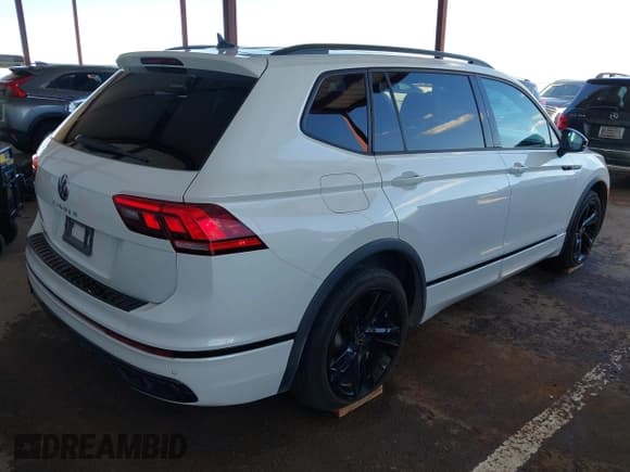 ✅ 2024 Volkswagen Tiguan SE R-Line Black • VIN: 3VVCB7AX2RM064886 • Lot: 43263058. Wystawiony na IAAI z przebiegiem 31 912 mil. Bezpłatny archiwum sprzedaży aukcyjnych z USA i szczegółowy raport historii pojazdu na DreamBid. Zdjęcie 4.