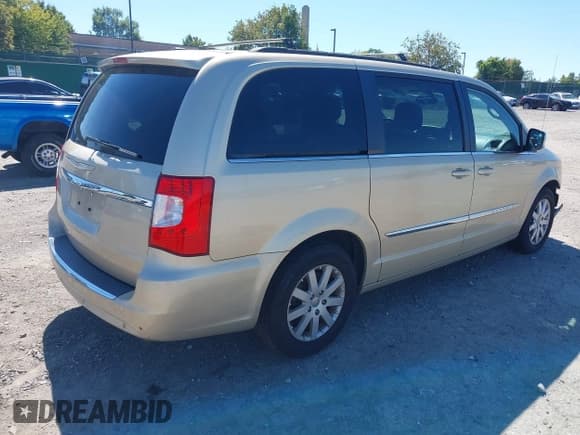 ✅ 2012 Chrysler Town & Country Touring L • VIN: 2C4RC1CG9CR124582 • Lot: 43161401. Wystawiony na IAAI z przebiegiem 130 516 mil. Bezpłatny archiwum sprzedaży aukcyjnych z USA i szczegółowy raport historii pojazdu na DreamBid. Zdjęcie 4.