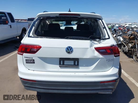 ✅ 2020 Volkswagen Tiguan S • VIN: 3VV1B7AX3LM181486 • Lot: 42228279. Wystawiony na IAAI z przebiegiem 61 901 mil. Bezpłatny archiwum sprzedaży aukcyjnych z USA i szczegółowy raport historii pojazdu na DreamBid. Zdjęcie 16.