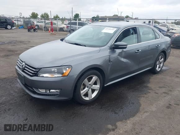 ✅ 2015 Volkswagen Passat S • VIN: 1VWAT7A3XFC121314 • Лот: 43316143. Опубликован ранее на IAAI с пробегом 110 218 миль. Бесплатный доступ к архиву аукционных продаж из США и подробный отчёт об истории автомобиля на DreamBid. Изображение 17.