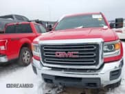 ✅ 2018 GMC Sierra 3500HD • VIN: 1GT02VEG0JZ256858 • Lot: 41392499. Wystawiony na IAAI z przebiegiem 95 249 mil. Bezpłatny archiwum sprzedaży aukcyjnych z USA i szczegółowy raport historii pojazdu na DreamBid. Zdjęcie 12.