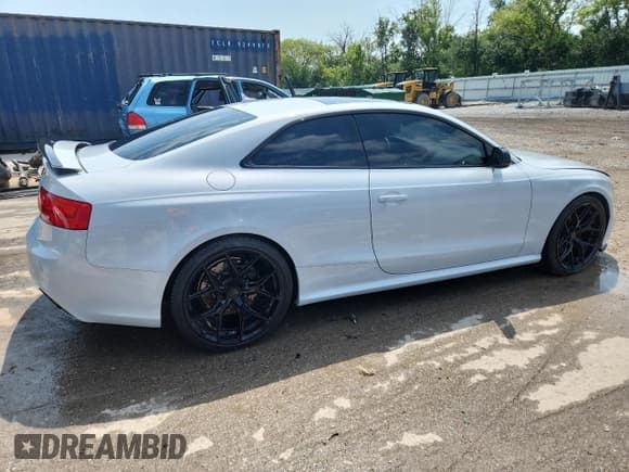 ✅ 2015 Audi RS 5 • VIN: WUAC6AFR3FA900081 • Lot: 63655355. Listed on Copart with 83,086 mi. Free auction sales archive from the USA and detailed vehicle history report at DreamBid. Image 3.