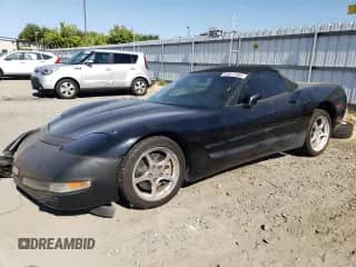 2004 Chevrolet Corvette z VIN 1G1YY32G945104477, wystawiony jako Copart lot #65017305 z przebiegiem 123 629 mil mil oraz Szkoda całkowita • Salvage title. Historia ofert i sprzedaży dostępna na DreamBid. Obrazek 1.