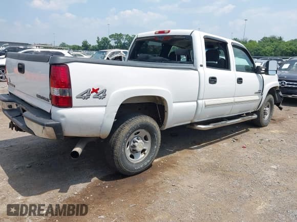 ✅ 2006 Chevrolet Silverado 2500HD LT3 • VIN: 1GCHK23D86F179644 • Лот: 42412017. Опубликован ранее на IAAI с пробегом 431 521 миль. Бесплатный доступ к архиву аукционных продаж из США и подробный отчёт об истории автомобиля на DreamBid. Изображение 4.