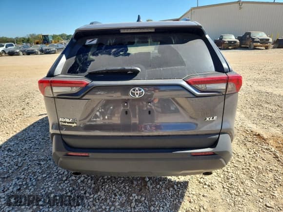 ✅ 2023 Toyota RAV4 XLE • VIN: 2T3W1RFV8PC243447 • Lot: 87095175. Wystawiony na Copart z przebiegiem 58 936 mil. Bezpłatny archiwum sprzedaży aukcyjnych z USA i szczegółowy raport historii pojazdu na DreamBid. Zdjęcie 6.