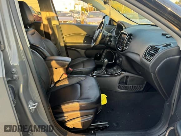 ✅ 2021 Jeep Compass Limited • VIN: 3C4NJDCB7MT503461 • Lot: 93384355. Wystawiony na Copart z przebiegiem 19 963 mil. Bezpłatny archiwum sprzedaży aukcyjnych z USA i szczegółowy raport historii pojazdu na DreamBid. Zdjęcie 5.