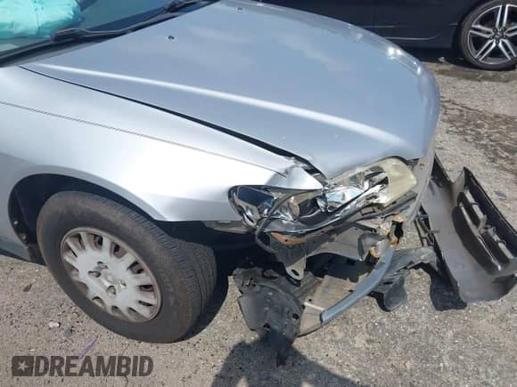 2001 Honda Accord VP with VIN 1HGCF86621A045346, listed as a IAAI auction lot 42698118 with 175,266 mi miles and . Bid and sale history available at DreamBid. Image 12.