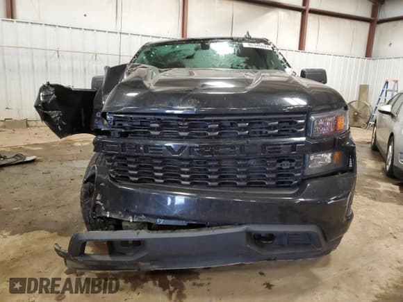 ✅ 2020 Chevrolet Silverado 1500 Custom • VIN: 1GCRYBEF7LZ238758 • Lot: 86346024. Wystawiony na Copart z przebiegiem 81 573 mil. Bezpłatny archiwum sprzedaży aukcyjnych z USA i szczegółowy raport historii pojazdu na DreamBid. Zdjęcie 5.