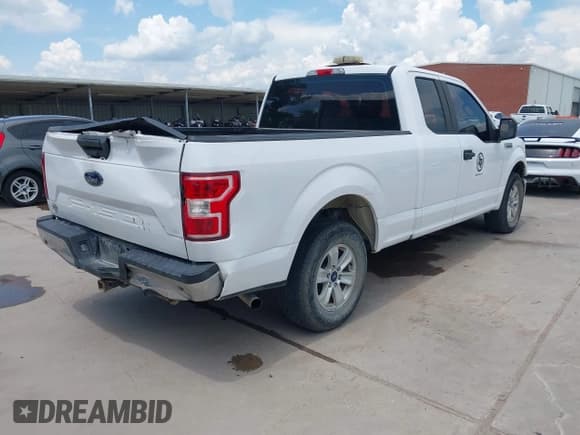 ✅ 2018 Ford F-150 XL • VIN: 1FTEX1CB3JKC44462 • Lot: 42597699. Wystawiony na IAAI z przebiegiem 165 692 mil. Bezpłatny archiwum sprzedaży aukcyjnych z USA i szczegółowy raport historii pojazdu na DreamBid. Zdjęcie 4.