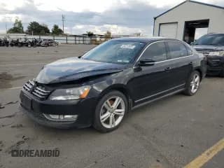 ✅ 2015 Volkswagen Passat SEL Premium • VIN: 1VWCT7A33FC002027 • Лот: 86312685. Опубликован ранее на Copart с пробегом 114 059 миль. Бесплатный доступ к архиву аукционных продаж из США и подробный отчёт об истории автомобиля на DreamBid. Изображение 1.