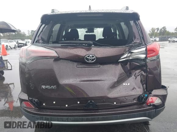 ✅ 2018 Toyota RAV4 XLE • VIN: 2T3WFREV2JW487913 • Лот: 43544505. Опубликован ранее на IAAI с пробегом 104 272 миль. Бесплатный доступ к архиву аукционных продаж из США и подробный отчёт об истории автомобиля на DreamBid. Изображение 6.
