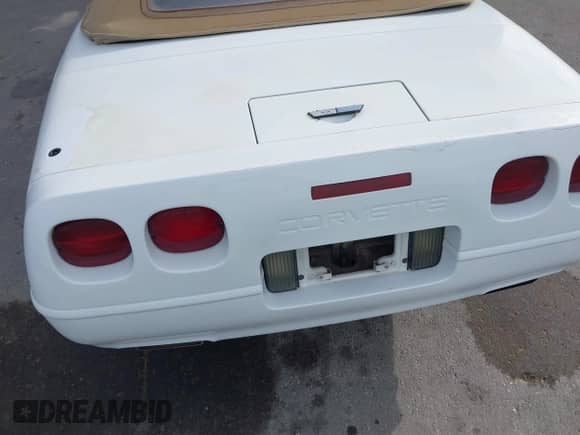 ✅ 1994 Chevrolet Corvette • VIN: 1G1YY32P1R5102357 • Lot: 43618578. Wystawiony na IAAI z przebiegiem 138 221 mil. Bezpłatny archiwum sprzedaży aukcyjnych z USA i szczegółowy raport historii pojazdu na DreamBid. Zdjęcie 6.