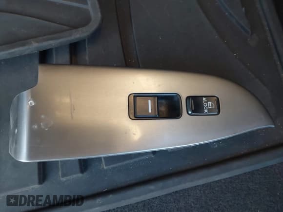 ✅ 2019 Buick Envision Essence • VIN: LRBFX2SA7KD090250 • Lot: 43772551. Listed on IAAI with 81,980 mi. Free auction sales archive from the USA and detailed vehicle history report at DreamBid. Image 12.