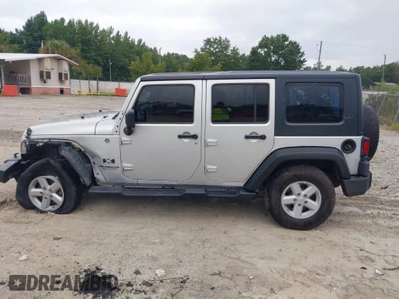 ✅ 2008 Jeep Wrangler Unlimited X • VIN: 1J4GA39148L526953 • Lot: 42924847. Wystawiony na IAAI z przebiegiem 155 722 mil. Bezpłatny archiwum sprzedaży aukcyjnych z USA i szczegółowy raport historii pojazdu na DreamBid. Zdjęcie 14.