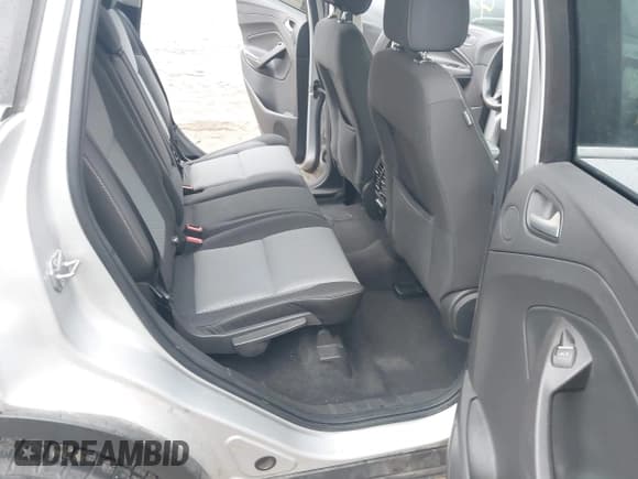 ✅ 2017 Ford Escape SE • VIN: 1FMCU9G92HUB07125 • Lot: 43462356. Wystawiony na IAAI z przebiegiem 154 875 mil. Bezpłatny archiwum sprzedaży aukcyjnych z USA i szczegółowy raport historii pojazdu na DreamBid. Zdjęcie 8.