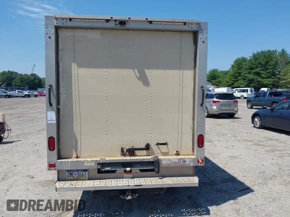 ✅ 2018 Ford Transit • VIN: 1FDBF8ZM8JKA99681 • Lot: 42656275. Listed on IAAI with 65,897 mi. Free auction sales archive from the USA and detailed vehicle history report at DreamBid. Image 16.