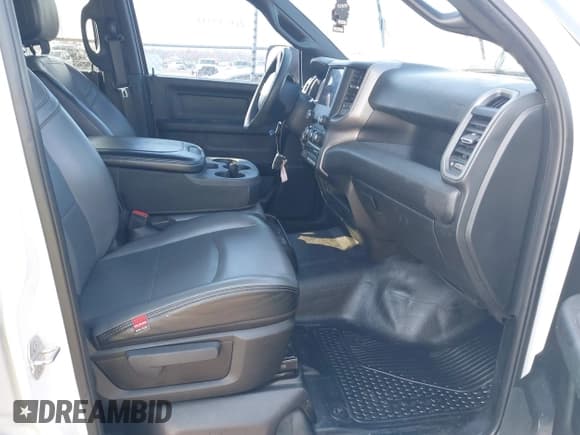 ✅ 2022 Ram 2500 Tradesman • VIN: 3C6UR5HJ2NG111757 • Lot: 41537105. Wystawiony na IAAI z przebiegiem 64 589 mil. Bezpłatny archiwum sprzedaży aukcyjnych z USA i szczegółowy raport historii pojazdu na DreamBid. Zdjęcie 5.