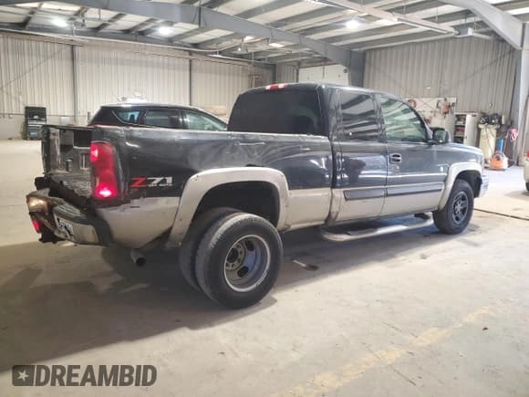 ✅ 2003 Chevrolet Silverado 1500 LS • VIN: 2GCEK19T431181051 • Лот: 78799604. Опубликован ранее на Copart с пробегом 276 337 миль. Бесплатный доступ к архиву аукционных продаж из США и подробный отчёт об истории автомобиля на DreamBid. Изображение 3.