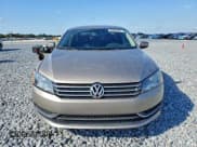 ✅ 2015 Volkswagen Passat SE • VIN: 1VWBS7A37FC015992 • Лот: 93832365. Опубликован ранее на Copart с пробегом 111 659 миль. Бесплатный доступ к архиву аукционных продаж из США и подробный отчёт об истории автомобиля на DreamBid. Изображение 5.