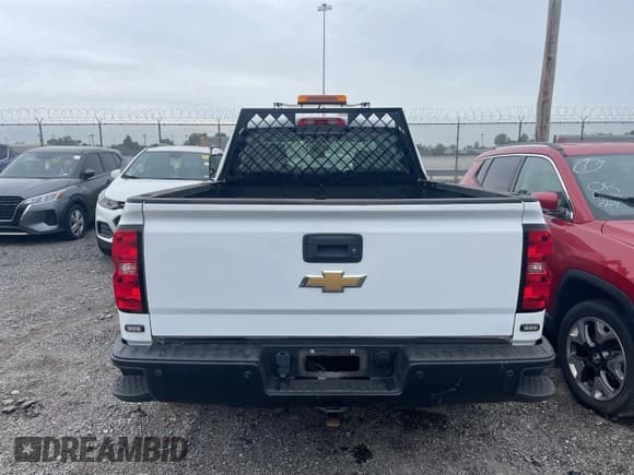 ✅ 2018 Chevrolet Silverado 1500 Work Truck • VIN: 1GCVKNEHXJZ339048 • Lot: 43721980. Wystawiony na IAAI z przebiegiem 112 037 mil. Bezpłatny archiwum sprzedaży aukcyjnych z USA i szczegółowy raport historii pojazdu na DreamBid. Zdjęcie 1.