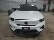 ✅ 2022 Volvo C40 Ultimate • VIN: YV4ED3GB6N2007420 • Lot: 51928745. Wystawiony na Copart z przebiegiem 44 713 mil. Bezpłatny archiwum sprzedaży aukcyjnych z USA i szczegółowy raport historii pojazdu na DreamBid. Zdjęcie 5.