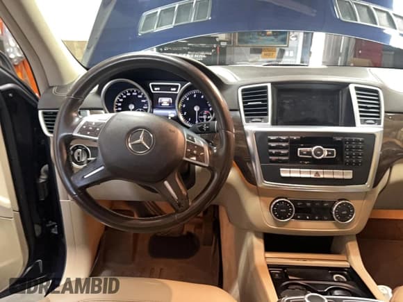 ✅ 2014 Mercedes-Benz GL 450 • VIN: 4JGDF7CE5EA374911 • Lot: 93522655. Wystawiony na Copart z przebiegiem 120 929 mil. Bezpłatny archiwum sprzedaży aukcyjnych z USA i szczegółowy raport historii pojazdu na DreamBid. Zdjęcie 9.