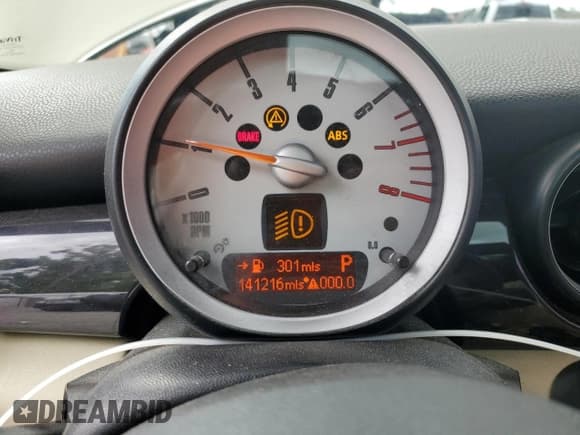 ✅ 2010 MINI Hardtop S • VIN: WMWMF7C5XATW89025 • Lot: 56106705. Listed on Copart with 141,216 mi. Free auction sales archive from the USA and detailed vehicle history report at DreamBid. Image 9.