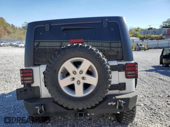 ✅ 2018 Jeep Wrangler Unlimited Sport S • VIN: 1C4BJWDG7JL886544 • Лот: 89679465. Опубликован ранее на Copart с пробегом 105 296 миль. Бесплатный доступ к архиву аукционных продаж из США и подробный отчёт об истории автомобиля на DreamBid. Изображение 6.
