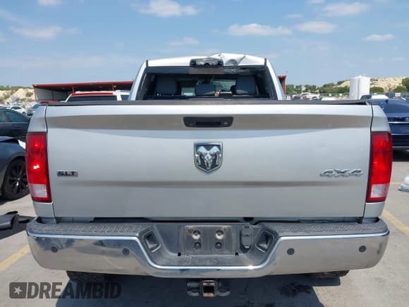 ✅ 2015 Ram 2500 SLT • VIN: 3C6UR5ML9FG611388 • Lot: 42045503. Wystawiony na IAAI z przebiegiem 164 547 mil. Bezpłatny archiwum sprzedaży aukcyjnych z USA i szczegółowy raport historii pojazdu na DreamBid. Zdjęcie 17.