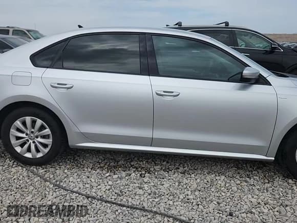 ✅ 2014 Volkswagen Passat S • VIN: 1VWAS7A35EC117978 • Lot: 81131385. Wystawiony na Copart z przebiegiem 182 899 mil. Bezpłatny archiwum sprzedaży aukcyjnych z USA i szczegółowy raport historii pojazdu na DreamBid. Zdjęcie 13.