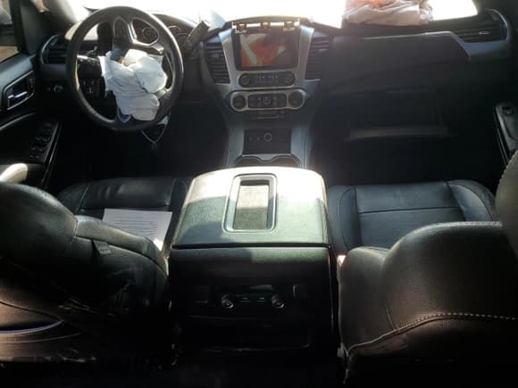 ✅ 2018 Chevrolet Tahoe LS • VIN: 1GNSCAKC2JR168594 • Lot: 65146485. Wystawiony na Copart z przebiegiem 110 016 mil. Bezpłatny archiwum sprzedaży aukcyjnych z USA i szczegółowy raport historii pojazdu na DreamBid. Zdjęcie 8.