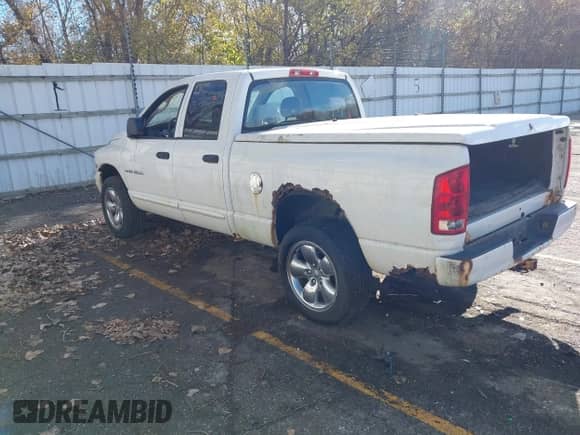 2004 Dodge 1500 SLT z VIN 1D7HU18D14S632932, wystawiony jako IAAI lot #43601605 z przebiegiem 116 019 mil mil oraz . Historia ofert i sprzedaży dostępna na DreamBid. Obrazek 3.
