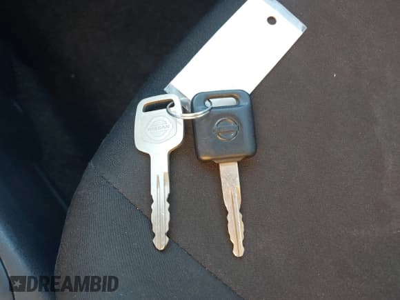 ✅ 2016 Nissan Versa SV • VIN: 3N1CN7AP7GL893089 • Lot: 43506852. Wystawiony na IAAI z przebiegiem 124 917 mil. Bezpłatny archiwum sprzedaży aukcyjnych z USA i szczegółowy raport historii pojazdu na DreamBid. Zdjęcie 11.