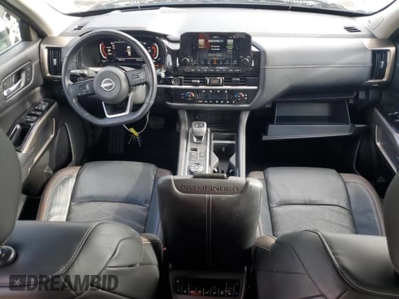 ✅ 2022 Nissan Pathfinder Platinum • VIN: 5N1DR3DF4NC203076 • Lot: 82765895. Wystawiony na Copart z przebiegiem 34 067 mil. Bezpłatny archiwum sprzedaży aukcyjnych z USA i szczegółowy raport historii pojazdu na DreamBid. Zdjęcie 8.